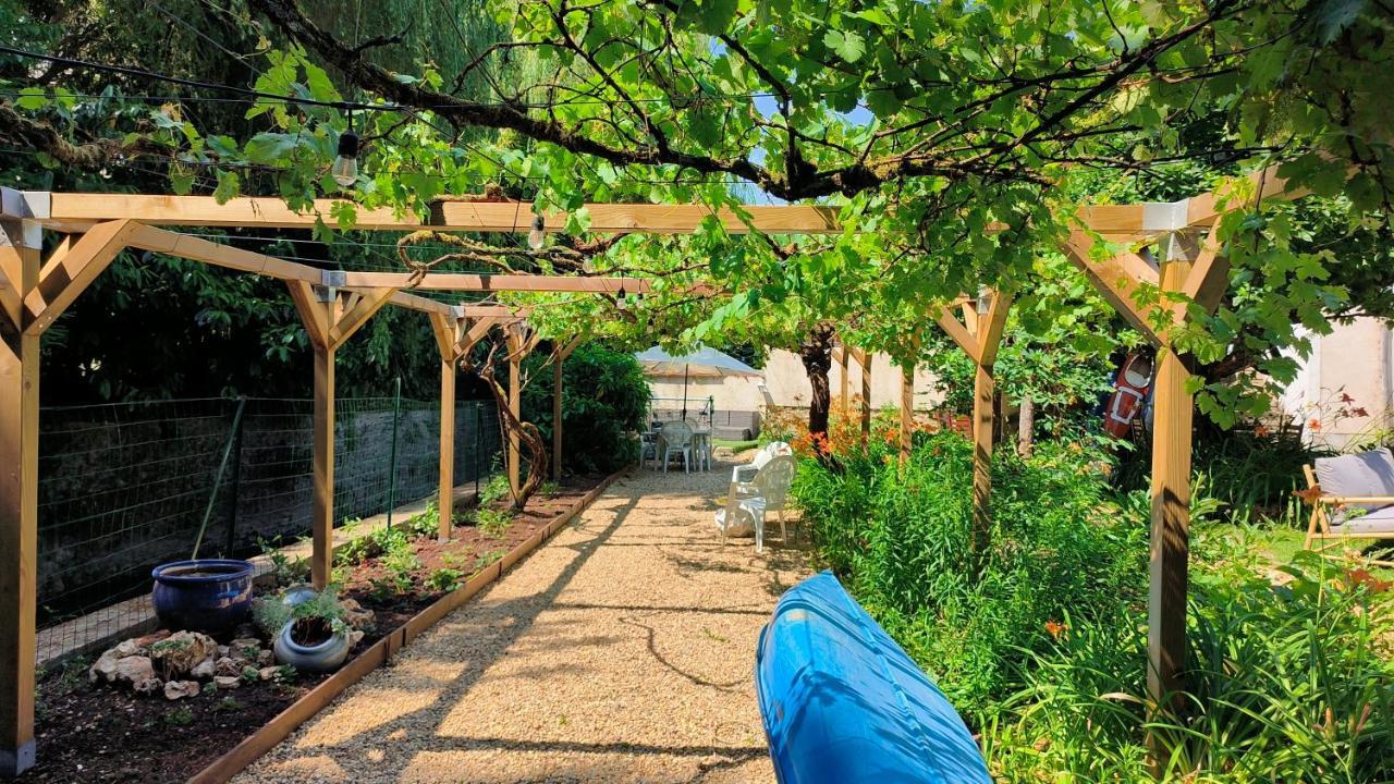 Bed and Breakfast Le Grand Barrois Crecy-la-Chapelle Екстер'єр фото