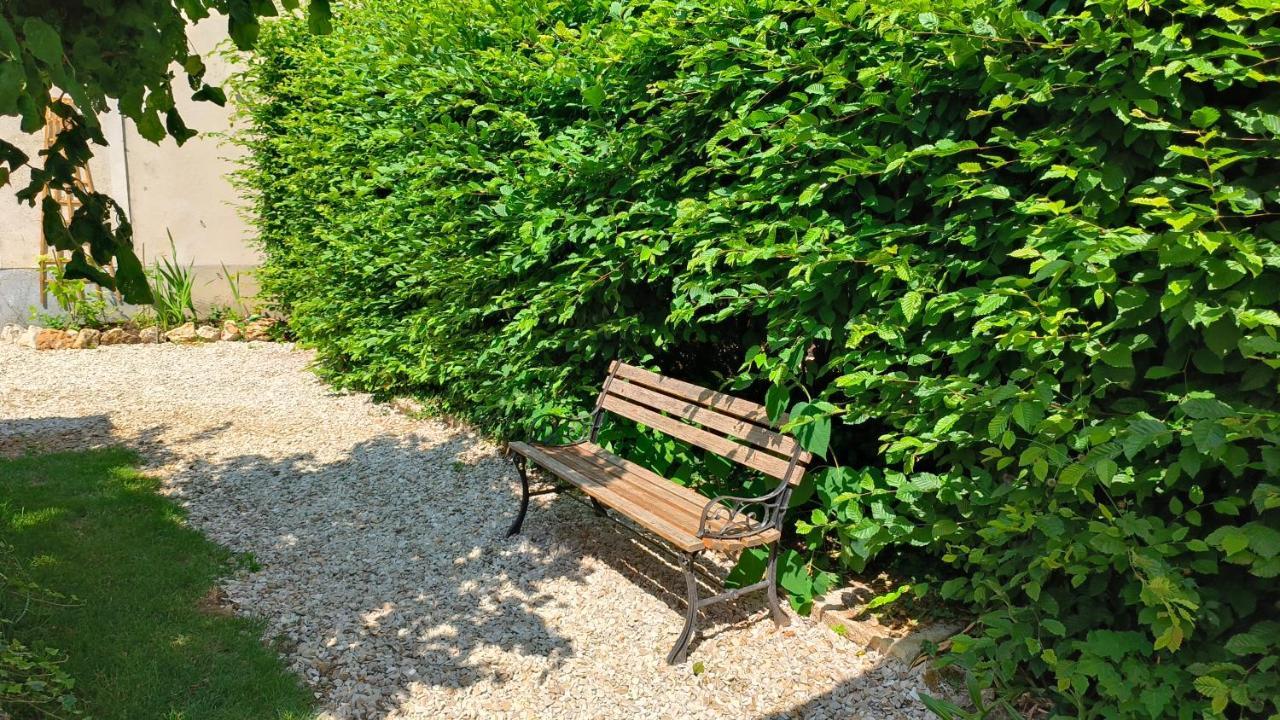 Bed and Breakfast Le Grand Barrois Crecy-la-Chapelle Екстер'єр фото